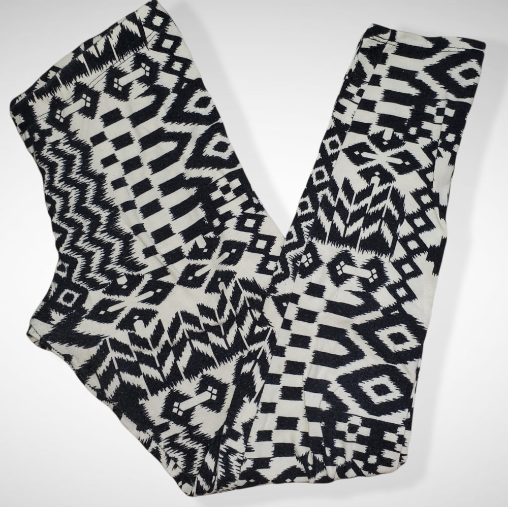 *M* Forever 21 Black & White Leggings